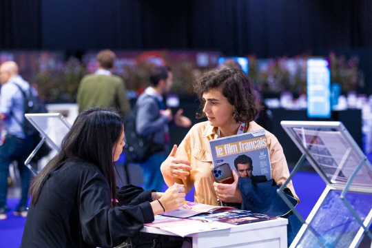 문화체육관광부와 한국콘텐츠진흥원은 19~22일 프랑스 '시리즈 마니아' 행사 내 자체 행사 'K-IP 오픈와이드'를 진행했다. 행사 참가자들이 발표 내용에 대해 대화하고 있다. 한국콘텐츠진흥원 제공